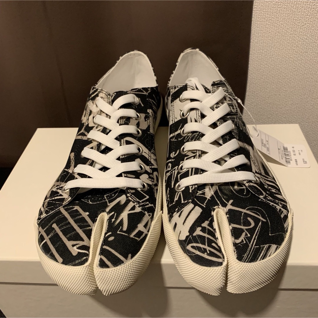Maison Margiela Graffiti Tabi Sneaker 44 Maison Margiela Graffiti Tabi Sneaker 44