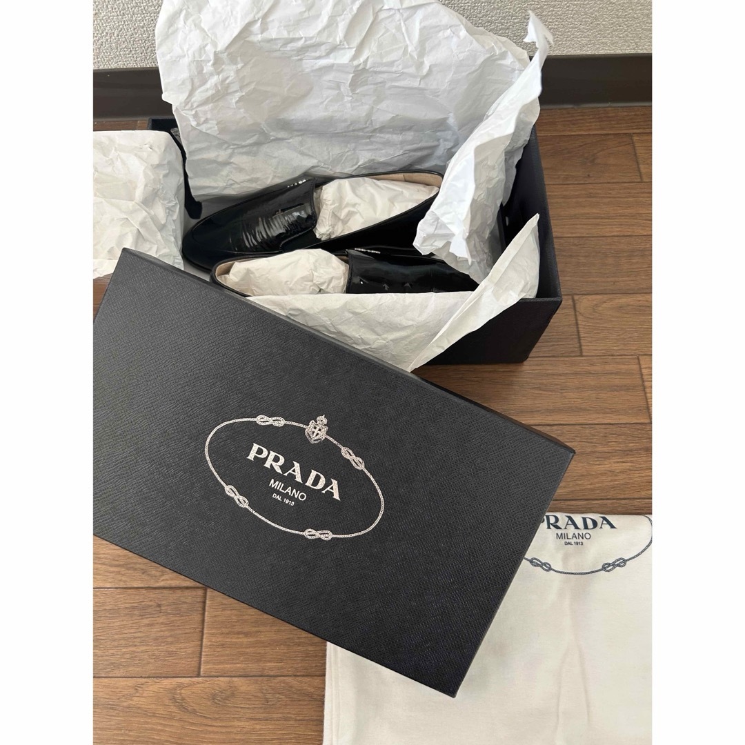 ♪プラダ♪ PRADA 黒 エナメル ローファー 未使用 ♪プラダ♪ PRADA 黒 エナメル ローファー 未使用