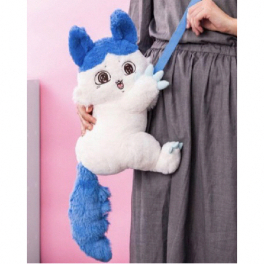ちいかわ パラレルワールド!?ぬいぐるみショルダーバッグ 強くなったハチワレ エンタメ/ホビーのおもちゃ/ぬいぐるみ(キャラクターグッズ)の商品写真