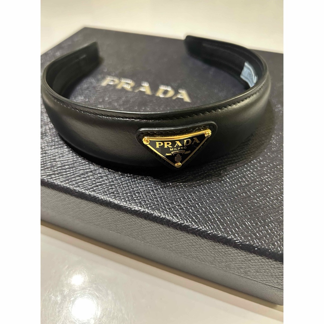 PRADA - PRADA レザー ロゴ カチューシャの通販 by LIKEME PRADA - PRADA レザー ロゴ カチューシャの通販 by LIKEME
