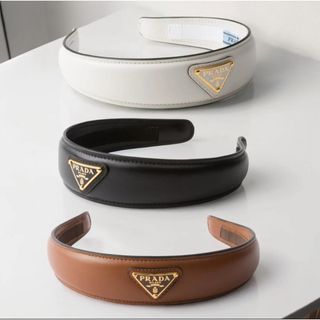 PRADA - PRADA レザー ロゴ カチューシャの通販 by LIKEME PRADA - PRADA レザー ロゴ カチューシャの通販 by LIKEME