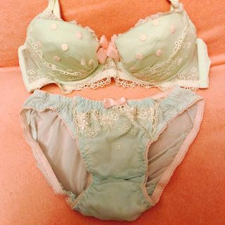  新品ナルエーnarue 花柄下着ブラジャー  ショーツセット  グリーン(ブラ&ショーツセット)