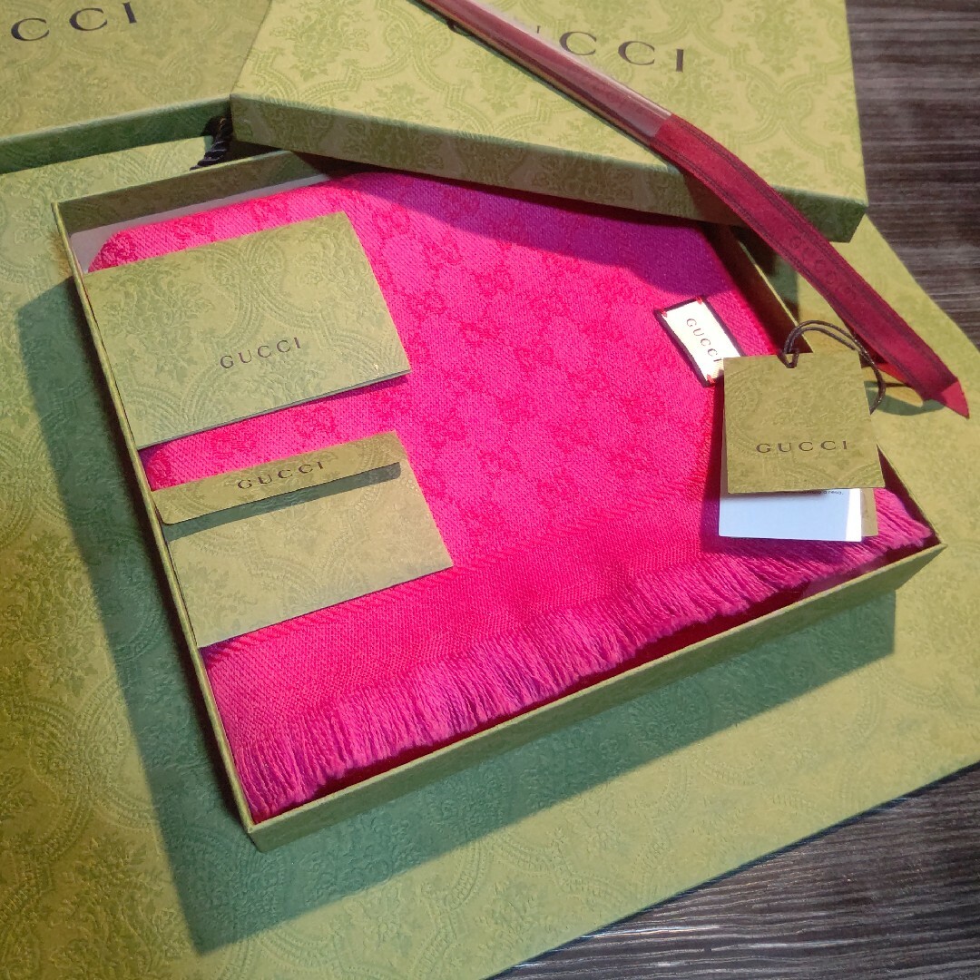 ❤新品箱袋付き❤GUCCI マフラー ストール スカーフ❤ピンク ❤新品箱袋付き❤GUCCI マフラー ストール スカーフ❤ピンク