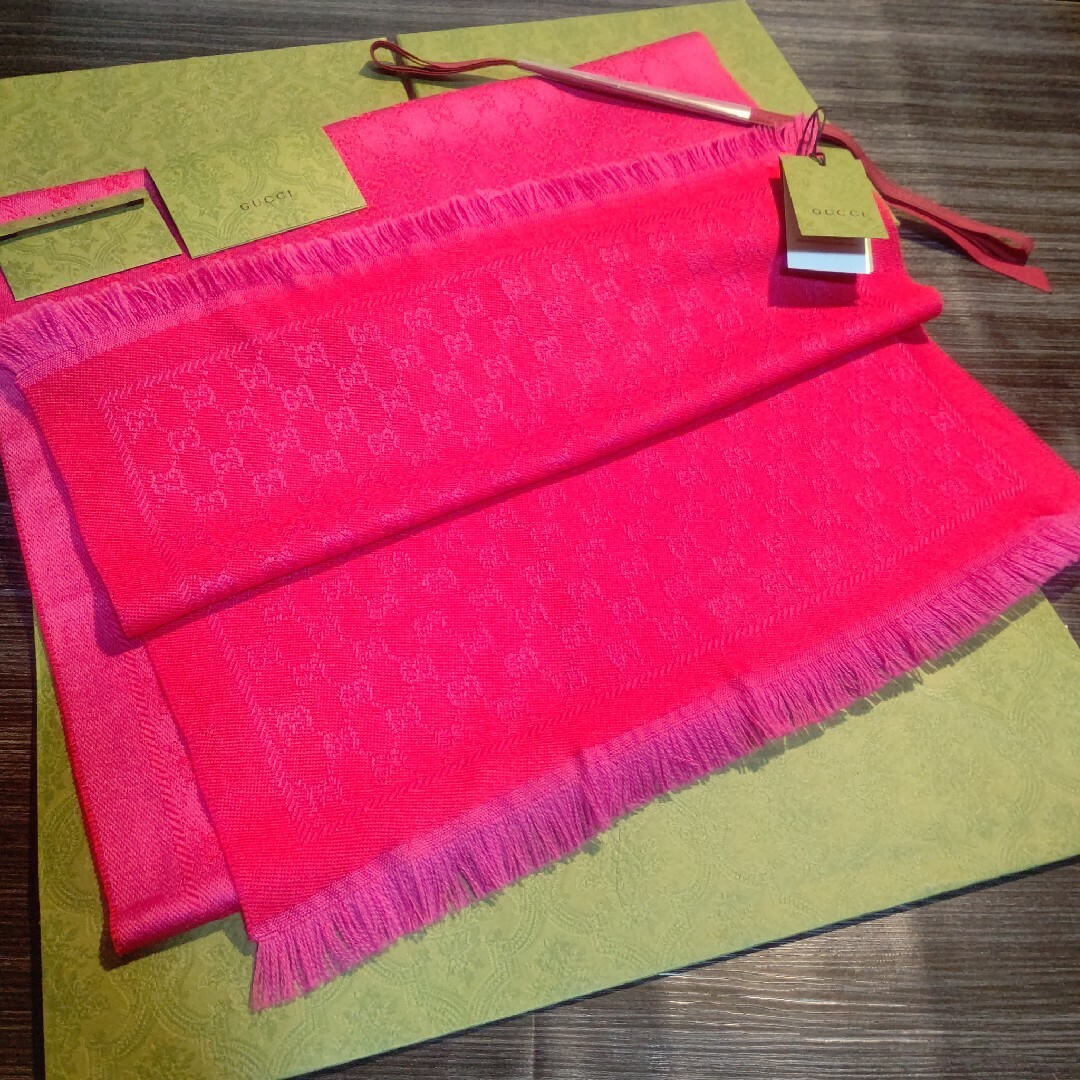 ❤新品箱袋付き❤GUCCI マフラー ストール スカーフ❤ピンク ❤新品箱袋付き❤GUCCI マフラー ストール スカーフ❤ピンク