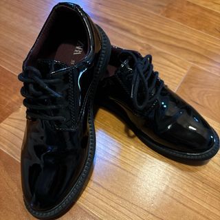 新品 ZARA ネイビー エナメル シューズ ZARA KIDS - ZARAキッズ エナメルシューズ 男の子の通販 by
