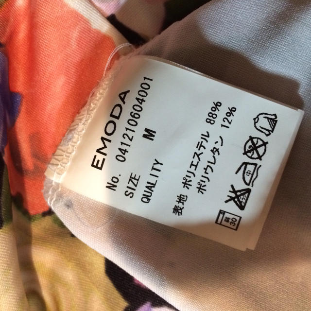 EMODA(エモダ)のEMODA♡花柄Tシャツ レディースのトップス(Tシャツ(半袖/袖なし))の商品写真