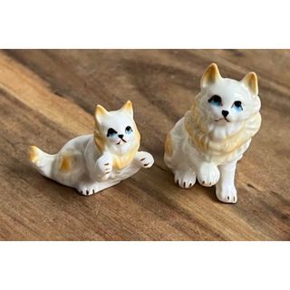 ボーンチャイナ　猫の置物(2つー(置物)