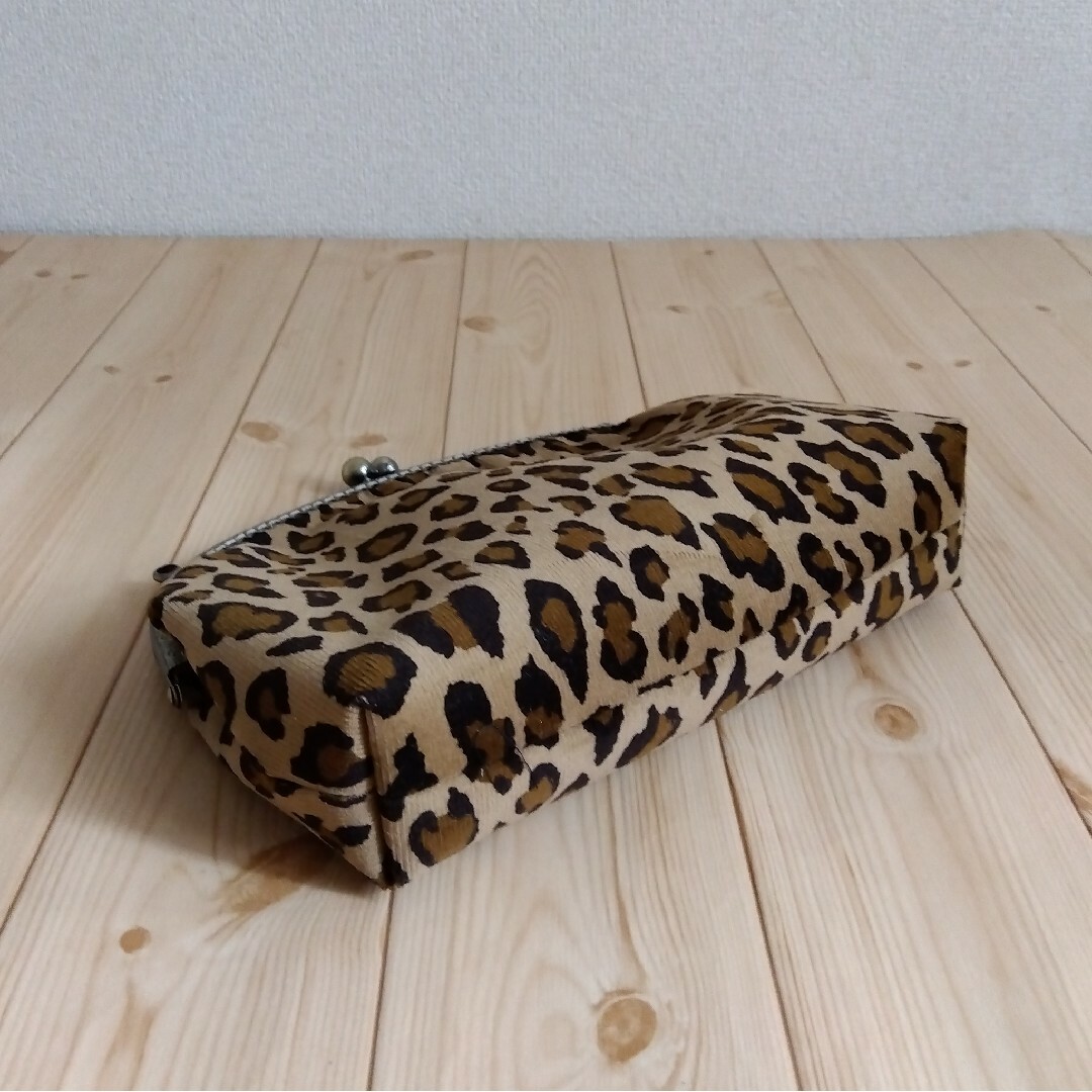 長財布も入る大きめ がま口ショルダーバッグ レオパード／ヒョウ