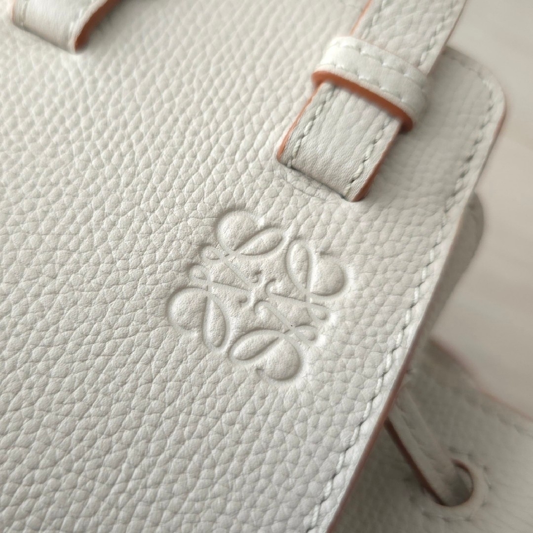 LOEWE - 極美品【ロエベ】ハンモック ミニ ドローストリング LOEWE - 極美品【ロエベ】ハンモック ミニ ドローストリング
