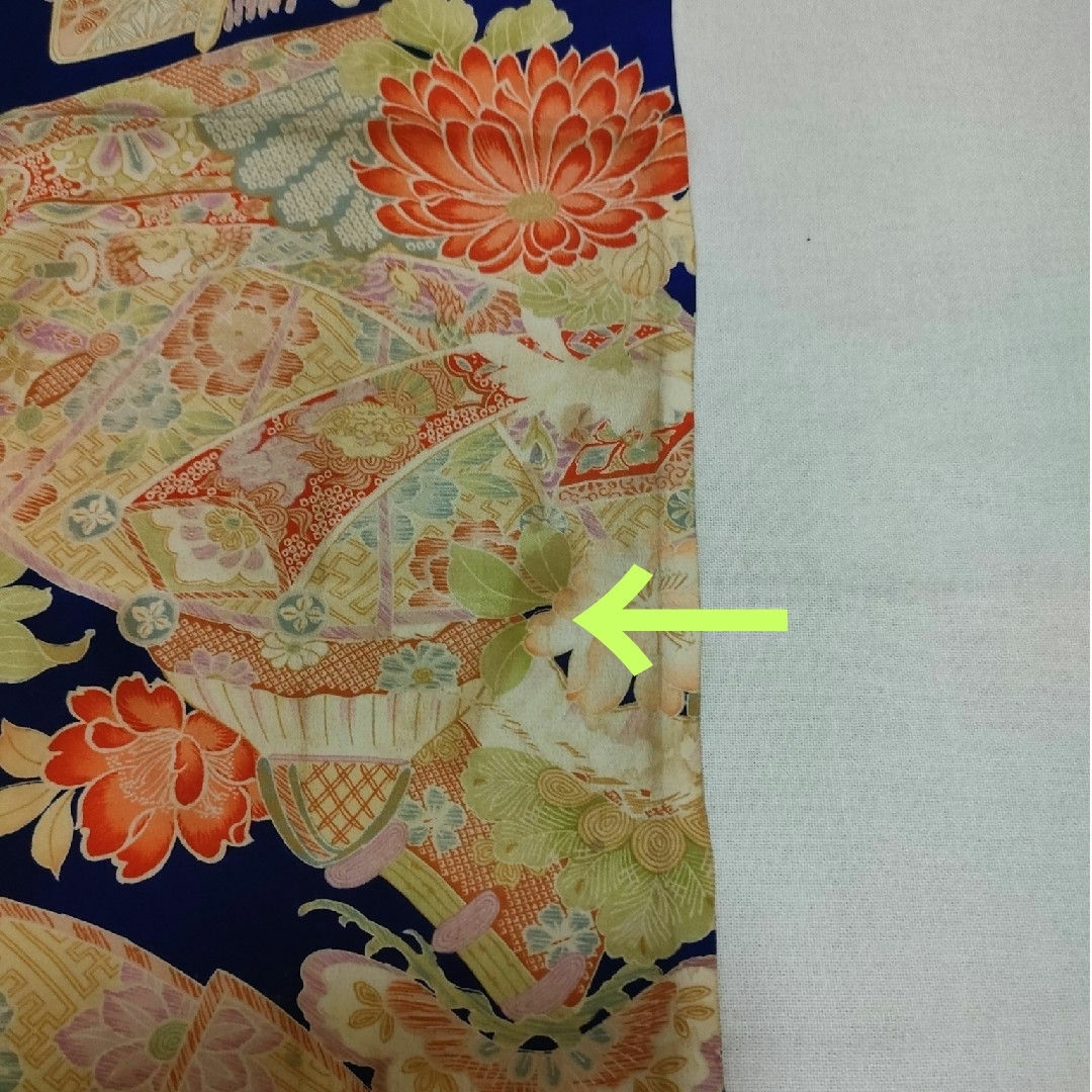 和古布材料;正絹江戸縮緬、扇に小花柄の端布|ファッション 和古布材料;正絹江戸縮緬、扇に小花柄の端布|ファッション