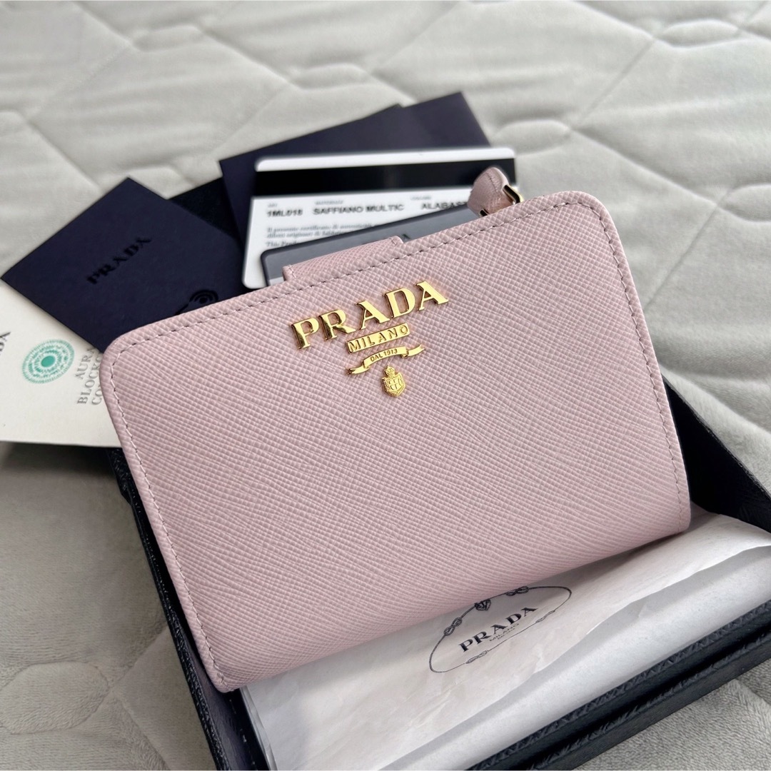 PRADA - 《新品》 PRADA 折り財布 ピンク