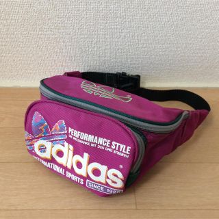 アディダス(adidas)のアディダス ウエストポーチ パープル(ボディバッグ/ウエストポーチ)