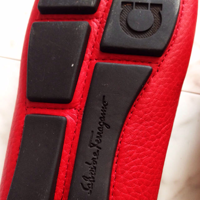FERRAGAMO - 美品! フェラガモ♥︎赤ローファーの通販 by FERRAGAMO - 美品! フェラガモ♥︎赤ローファーの通販 by