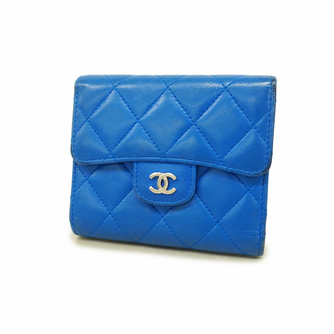 CHANEL - 【4td3362】シャネル 三つ折り財布 マトラッセ ラムスキン ブルー シルバー金具【中古】レディース