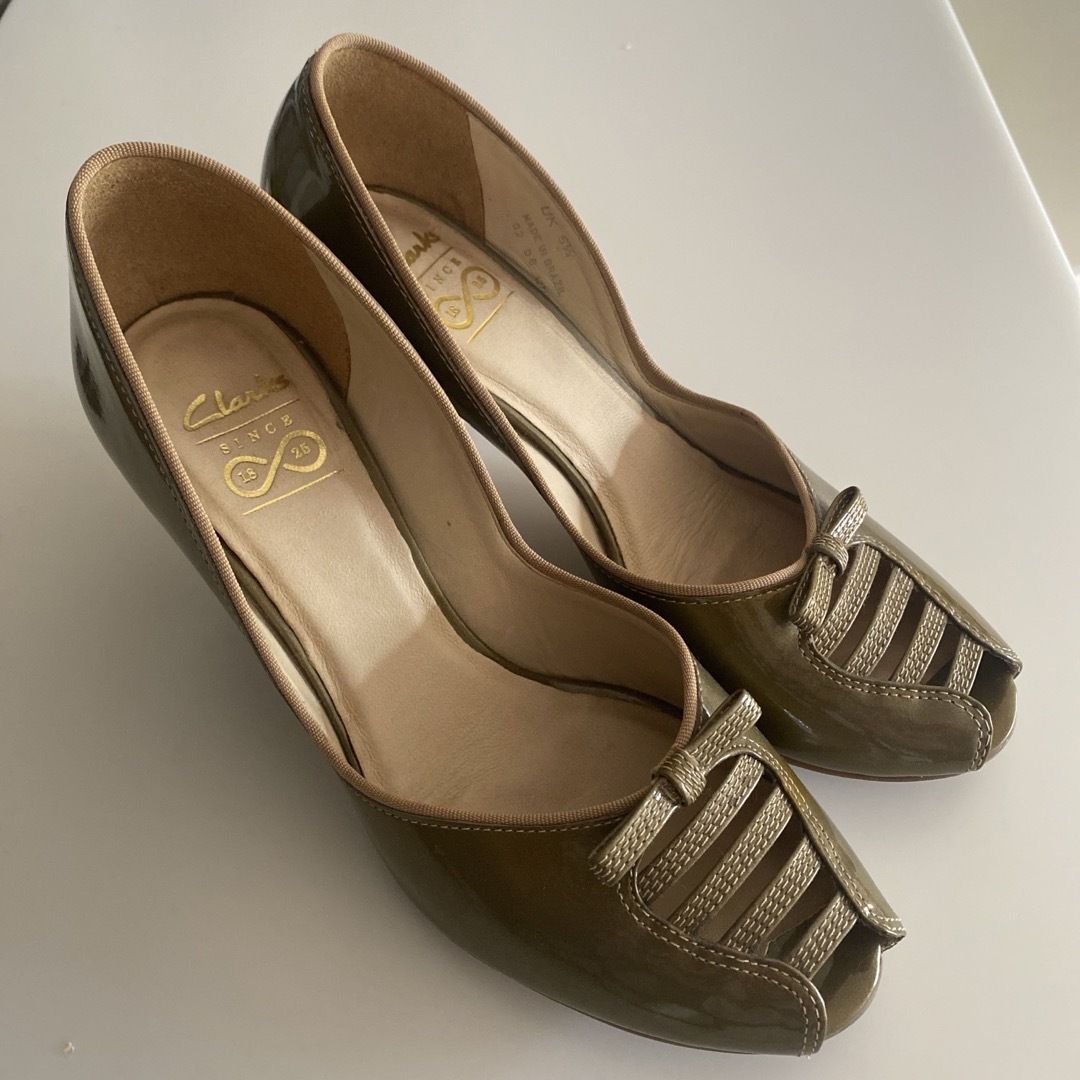完売モデル】Clarks エナメル オープントゥ パンプス 約24.5㎝ 完売モデル】Clarks エナメル オープントゥ パンプス 約24.5㎝
