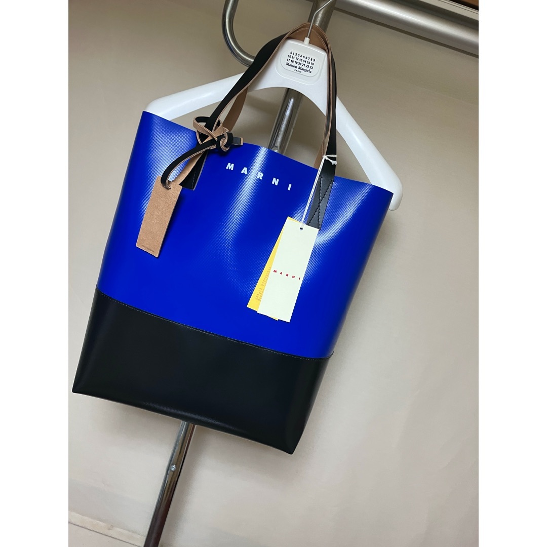 MARNI - 新品 23ss MARNI PVC トートバッグ 青黒 6979の通販 by MARNI - 新品 23ss MARNI PVC トートバッグ 青黒 6979の通販 by