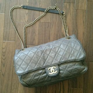 シャネル(CHANEL)のCHANELシャネルチェーンショルダーバッグ　カーキ(ショルダーバッグ)