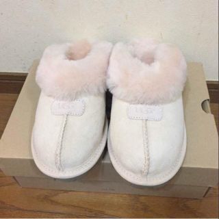 アグ(UGG)の【新品未使用】UGG 希少ベビーピンク スリッパ ルームシューズ コケット (スリッポン/モカシン)