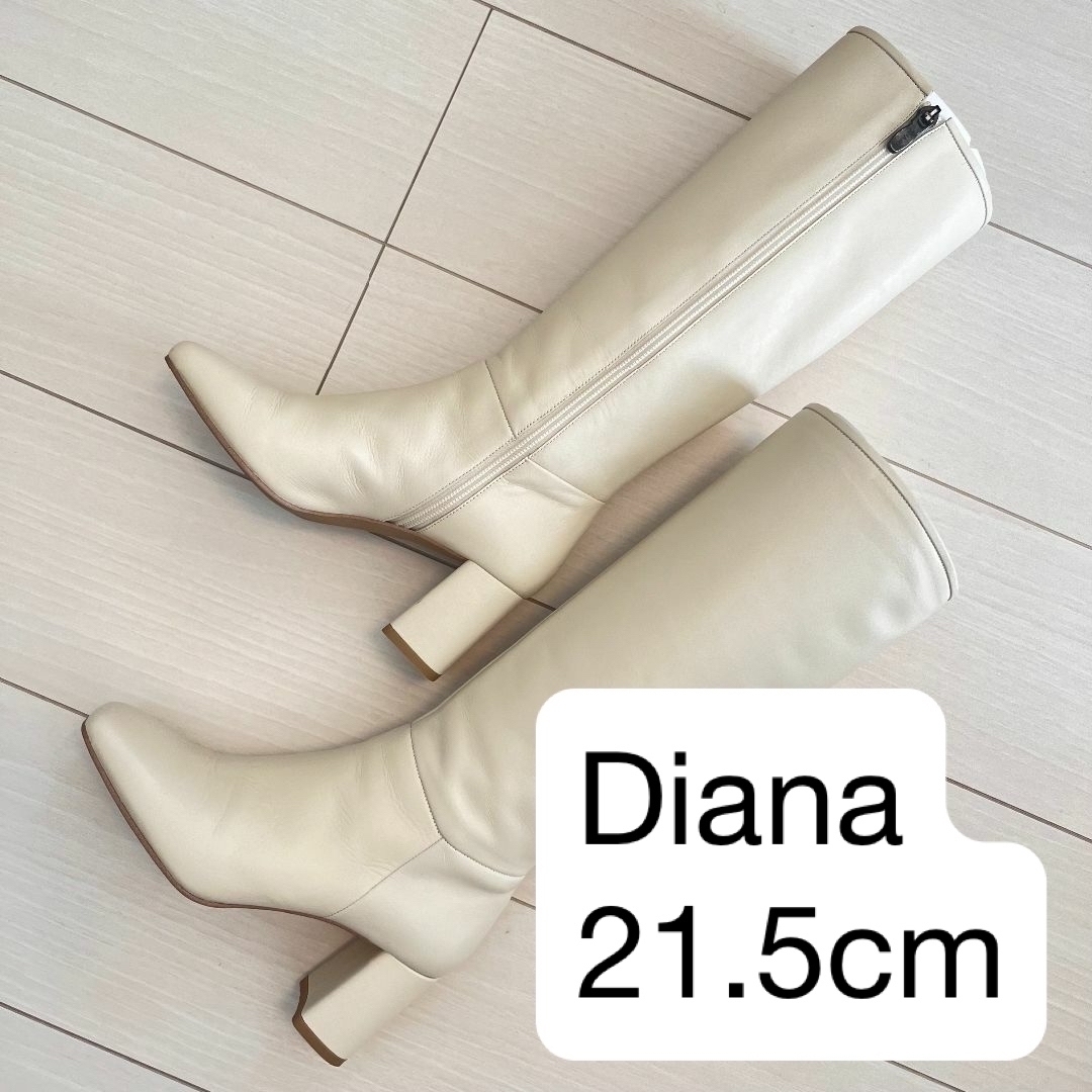 DIANA(ダイアナ)の超美品ダイアナ/21.5cmアイボリーレザースクエアトゥブーツ レディースの靴/シューズ(ブーツ)の商品写真