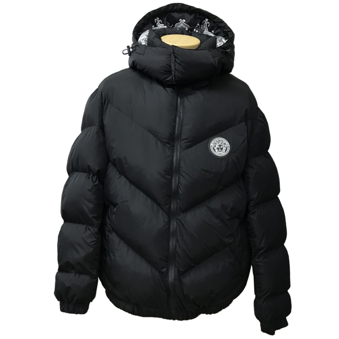 VERSACE - ヴェルサーチェ 1012270 1A08844 メンズ 中綿コートの VERSACE - ヴェルサーチェ 1012270 1A08844 メンズ 中綿コートの