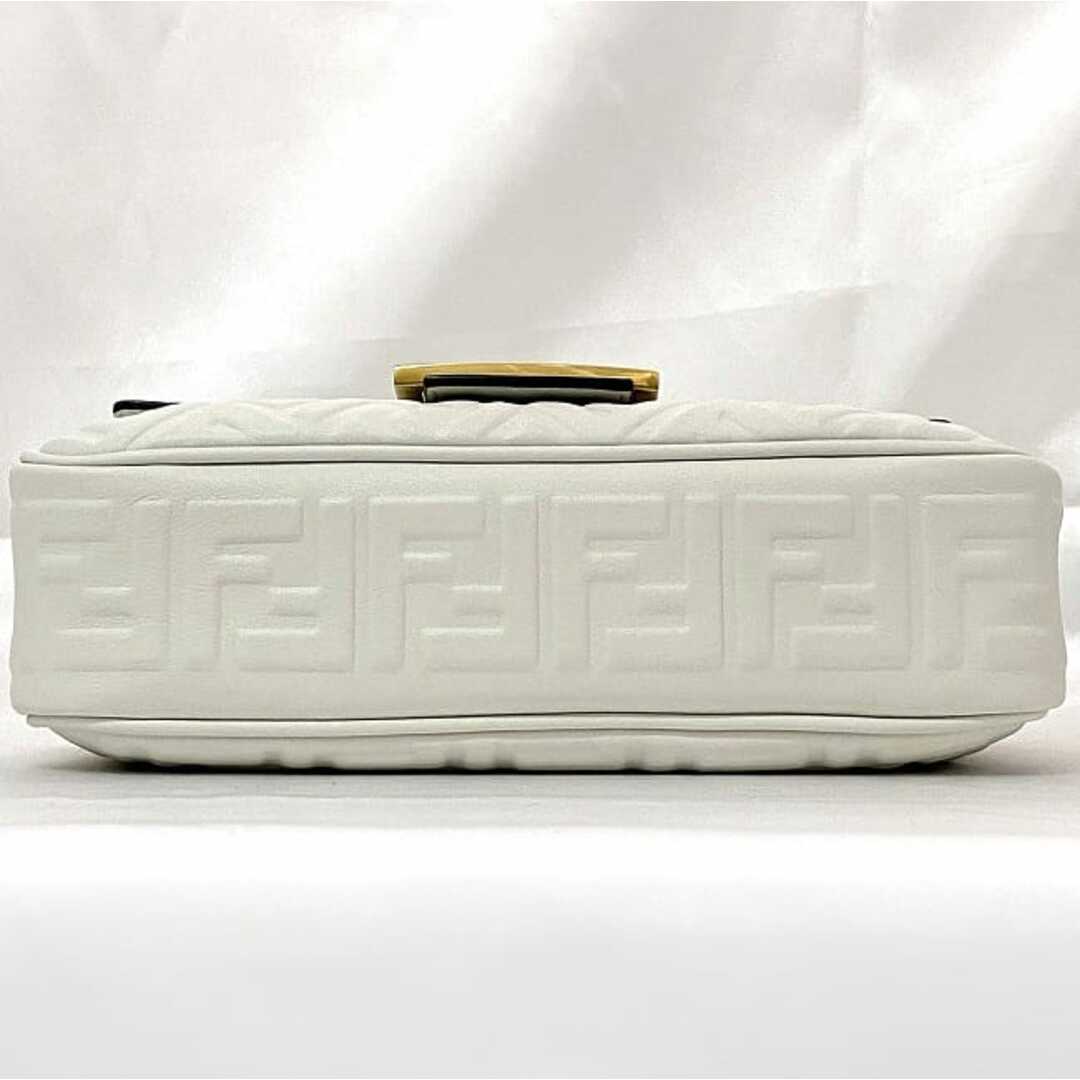 FENDI - フェンディ ショルダーバッグ バゲット チェーン ミディ FENDI - フェンディ ショルダーバッグ バゲット チェーン ミディ