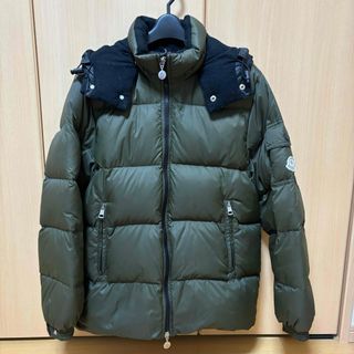 MONCLER(ダウンジャケット ・ グリーン・カーキ/緑色系)の MONCLER(ダウンジャケット ・ グリーン・カーキ/緑色系)の