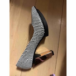 ユナイテッドヌード(UNITED NUDE)のユナイテッドヌード  UNITED NUDE 白黒パイソン柄　24/38新品(ハイヒール/パンプス)