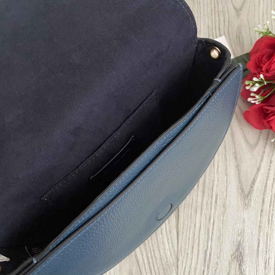 新品》COACH ダークグリーン レザー ショルダーバッグ 新品》COACH ダークグリーン レザー ショルダーバッグ