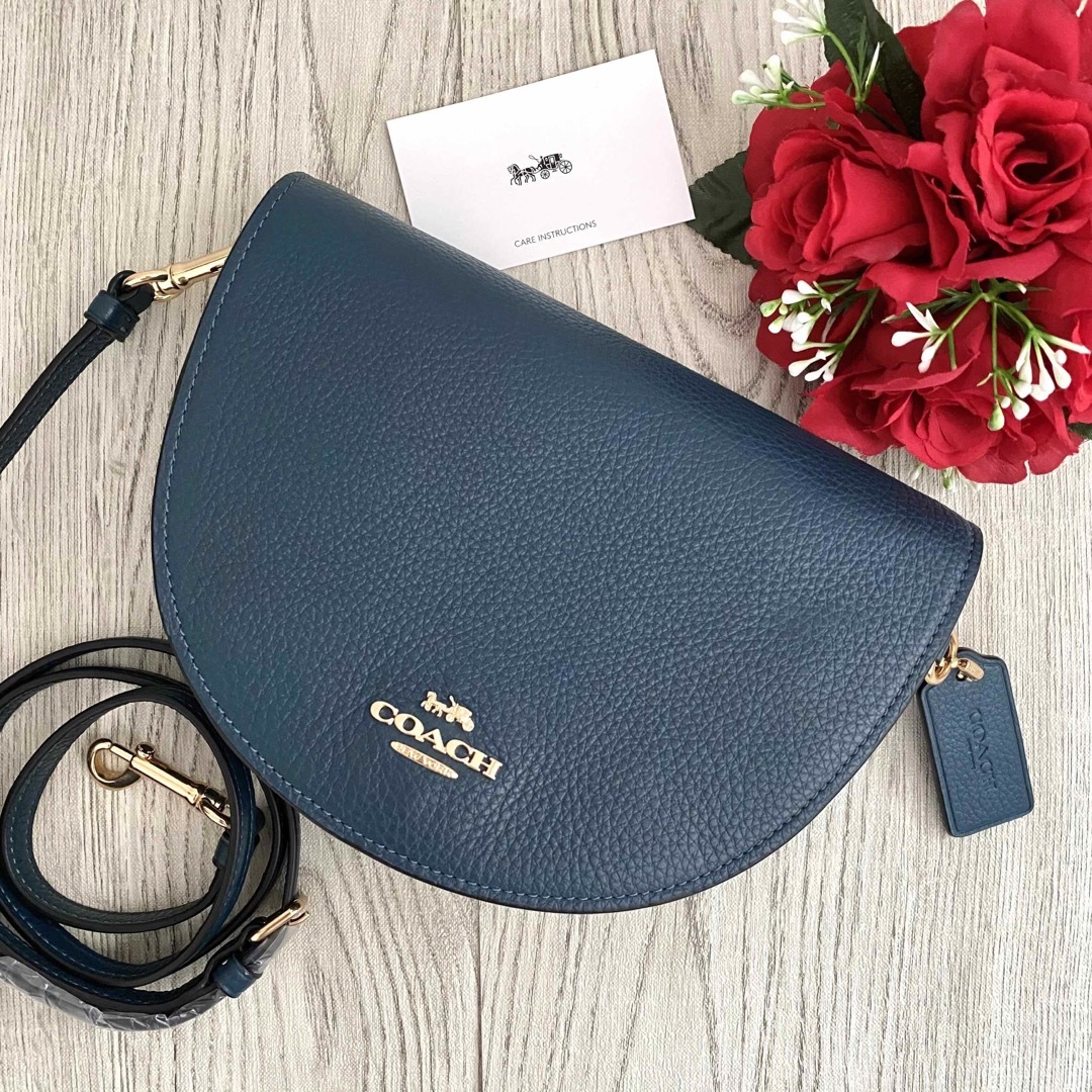 新品》COACH ダークグリーン レザー ショルダーバッグ 新品》COACH ダークグリーン レザー ショルダーバッグ