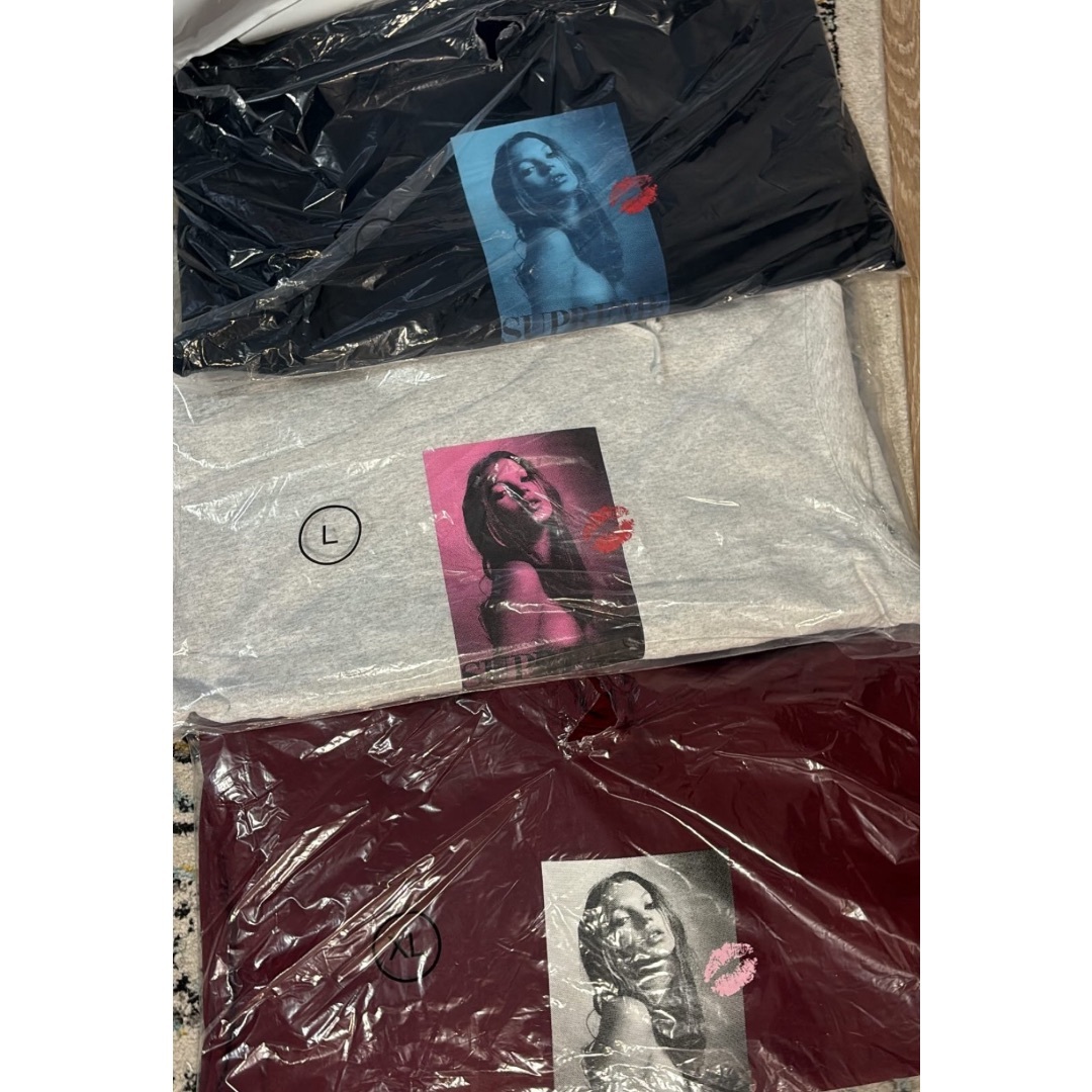 Supreme - Supreme Kate Moss Hooded Sweatshirt 赤 XLの通販 by Supreme - Supreme Kate Moss Hooded Sweatshirt 赤 XLの通販 by