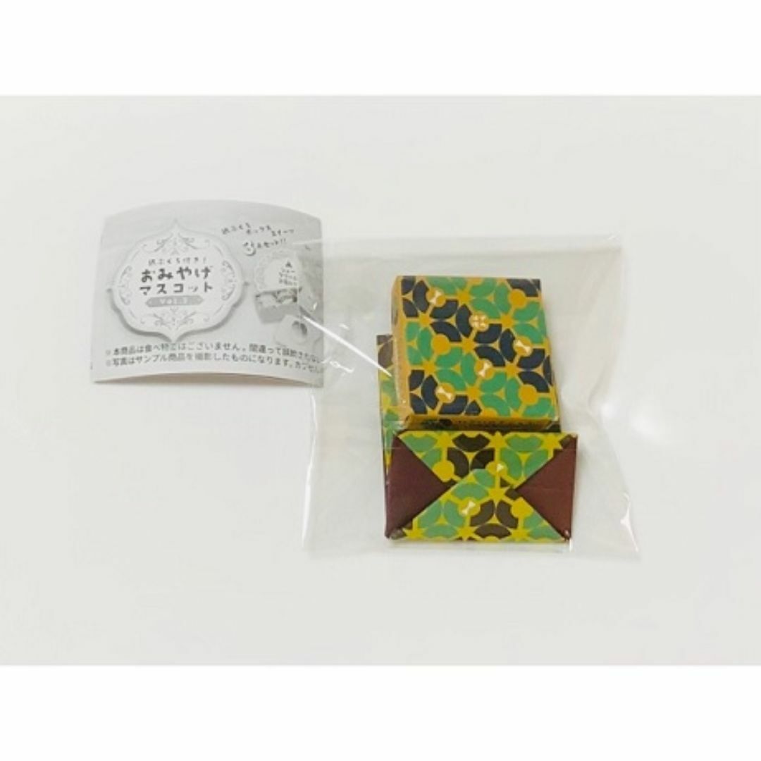 紙ぶくろ付き！おみやげマスコット２　バウムクーヘン　ミニチュア　ガチャガチャ エンタメ/ホビーのフィギュア(その他)の商品写真