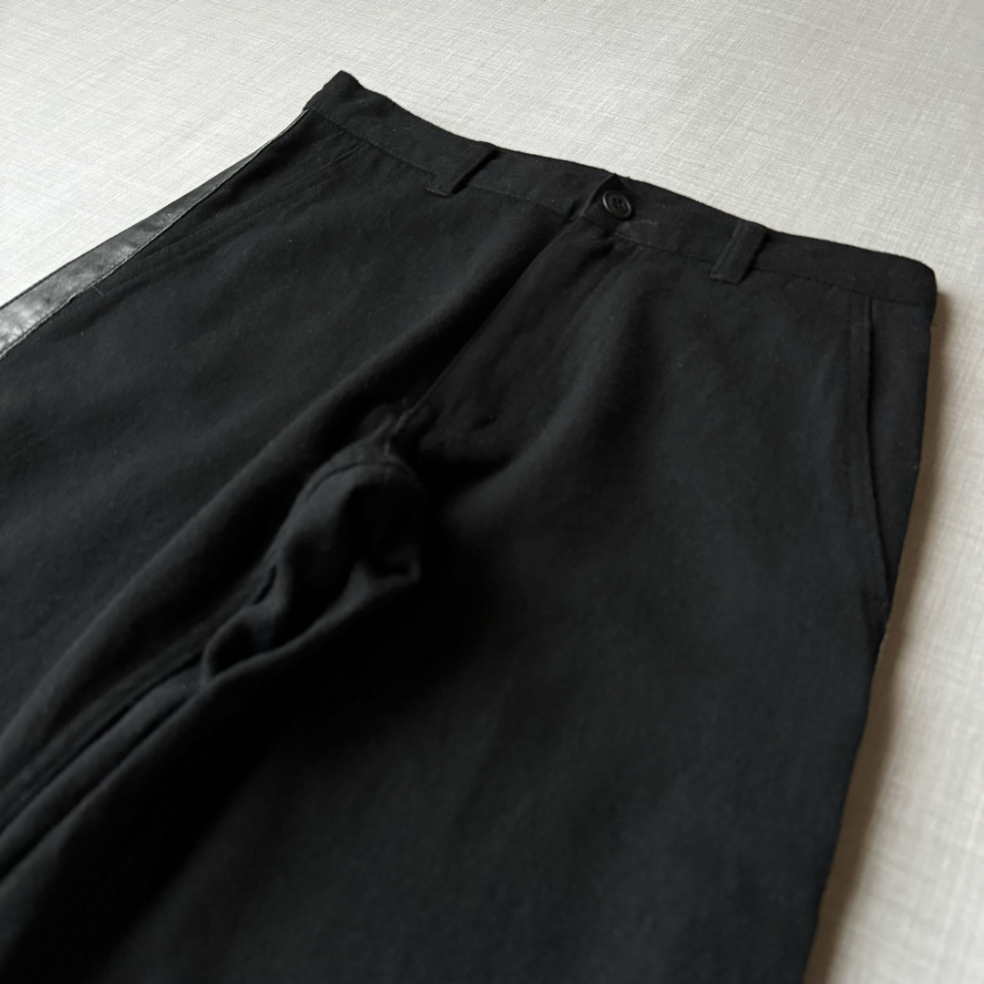 美品 COMME des GARCONS レザーライン スラックス SS パンツ 美品 COMME des GARCONS レザーライン スラックス SS パンツ
