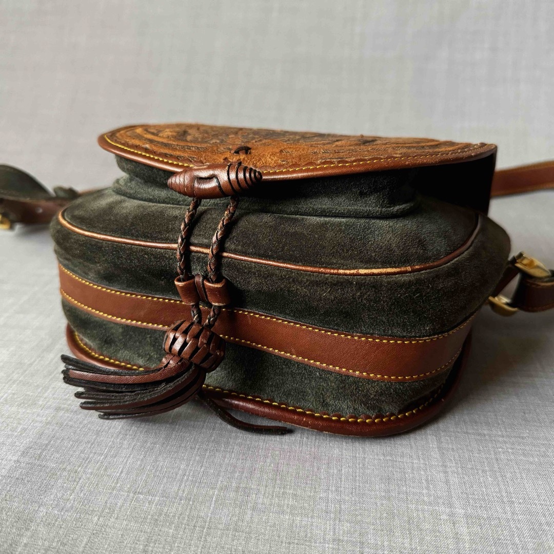 【洗練された】 LOEWE レザー クロスボディバッグ 希少 LOEWE レザークロスボディバッグ どんぐり スエード グリーン