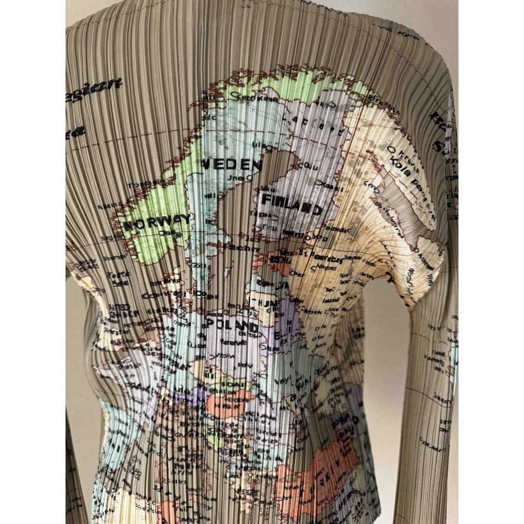 プリーツプリーズ 地図柄 カーディガン ベージュ 世界地図 プリーツプリーズ 地図柄 カーディガン ベージュ 世界地図
