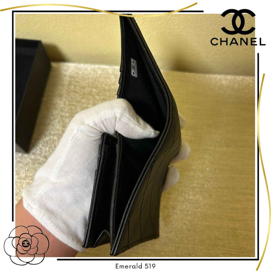 CHANEL - 【最新作】CHANEL 二つ折りお財布 ソーブラックの通販 CHANEL - 【最新作】CHANEL 二つ折りお財布 ソーブラックの通販