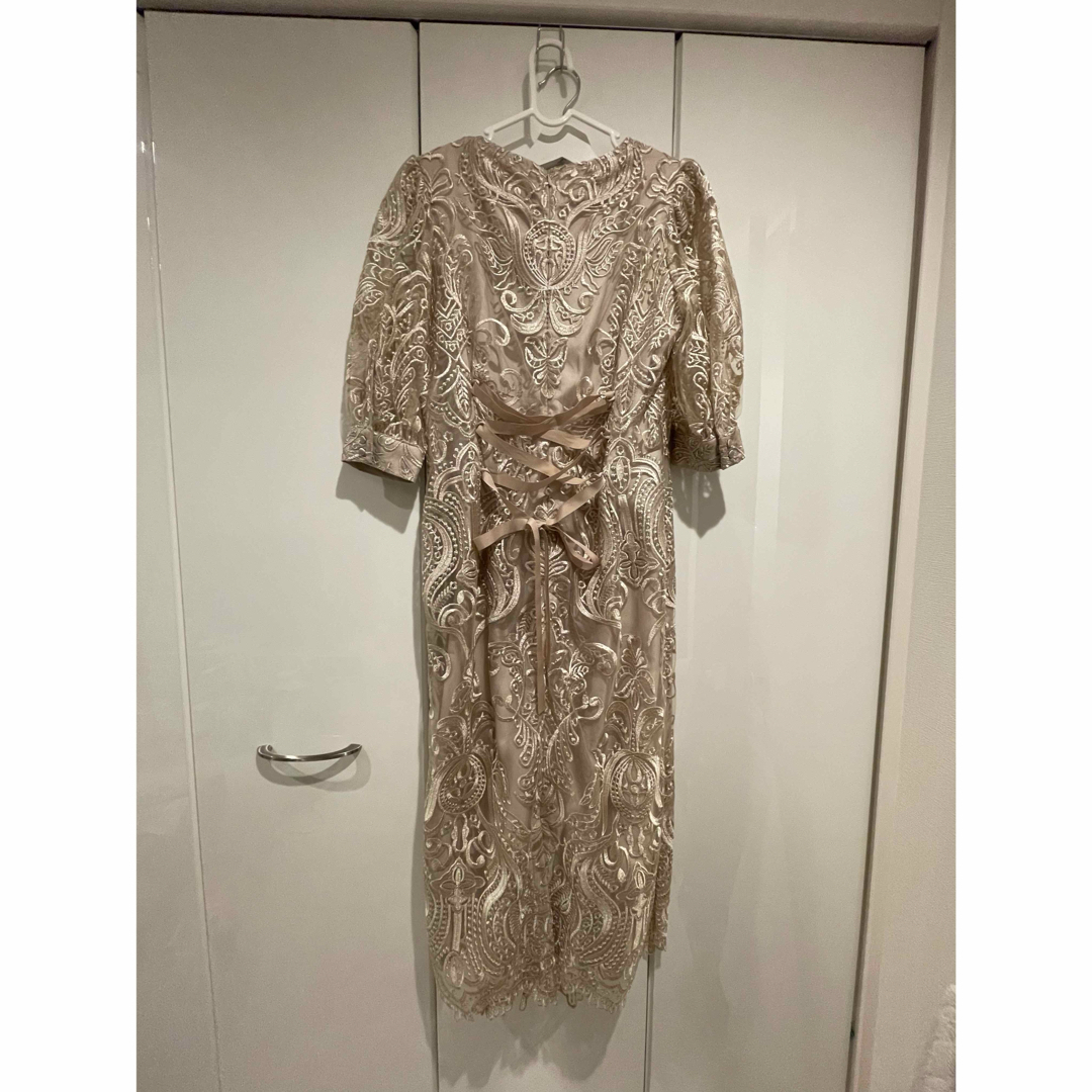 niana - 刺繍レース バックリボン タイトドレス 同窓会 二次会 niana - 刺繍レース バックリボン タイトドレス 同窓会 二次会