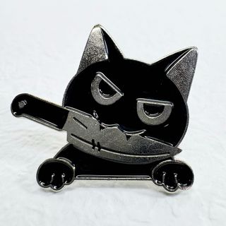 【ピンバッジ】ナイフをくわえた猫 キリリ顔 忍者 黒猫(バッジ/ピンバッジ)
