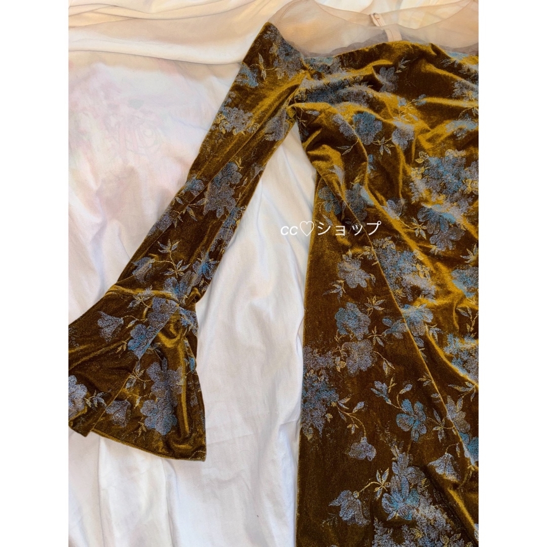 Ameri VINTAGE - 新品 FLOWER PRINT VELOUR DRESSの通販 by cc Ameri VINTAGE - 新品 FLOWER PRINT VELOUR DRESSの通販 by cc
