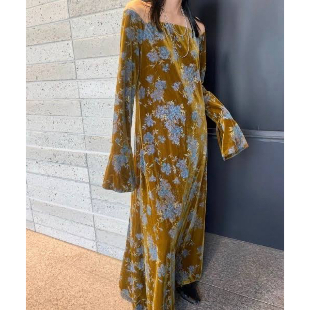 Ameri VINTAGE - 新品 FLOWER PRINT VELOUR DRESSの通販 by cc Ameri VINTAGE - 新品 FLOWER PRINT VELOUR DRESSの通販 by cc
