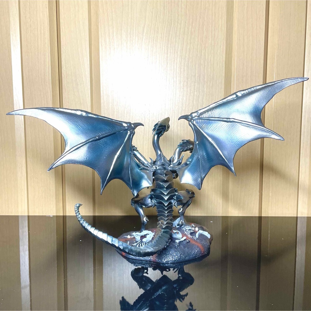 遊戯王 青眼の究極竜(ブルーアイズアルティメットドラゴン 遊戯王 青眼の究極竜(ブルーアイズアルティメットドラゴン