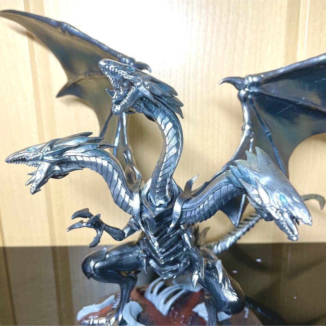 遊戯王 青眼の究極竜(ブルーアイズアルティメットドラゴン 遊戯王 青眼の究極竜(ブルーアイズアルティメットドラゴン