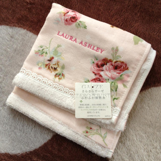 LAURA ASHLEY(ローラアシュレイ)のローラアシュレイオーガニックタオル レディースのファッション小物(ハンカチ)の商品写真