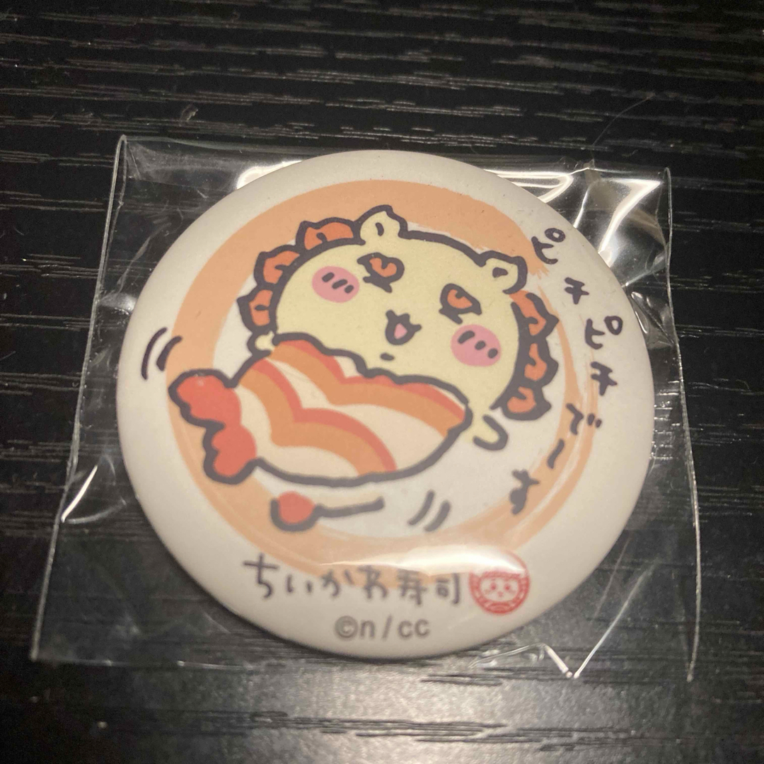 ちいかわ ちいかわ寿司 シーサー 缶バッジ エンタメ/ホビーのアニメグッズ(バッジ/ピンバッジ)の商品写真