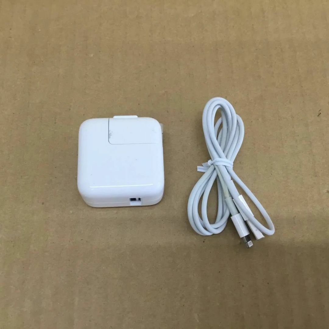 バッテリ残量99% APPLE IPAD5(第5世代) WIFI 32GB シルバー 9.7 バッテリ残量99% APPLE IPAD5(第5世代) WIFI 32GB シルバー 9.7