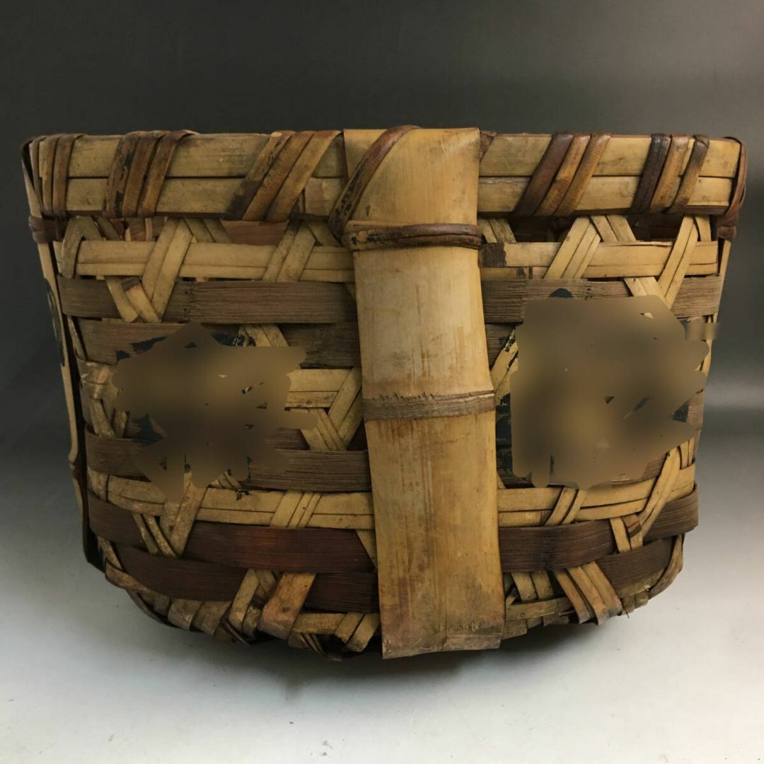 【旧家蔵出し】時代物 極上品 竹編網代細工 大きめ 竹籠 網籠 魚籠 野菜籠 網 インテリア/住まい/日用品のインテリア小物(バスケット/かご)の商品写真