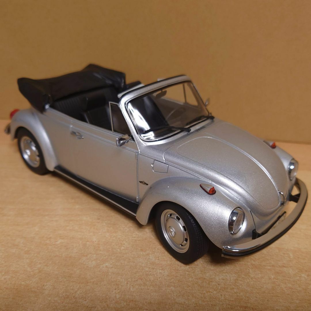 1/18 フォルクスワーゲン ビートル 1303 シルバー カブリオレ 1973 1/18 フォルクスワーゲン ビートル 1303 シルバー カブリオレ 1973
