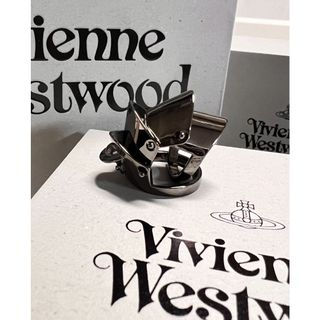 ヴィヴィアンウエストウッド(Vivienne Westwood)のヴィヴィアンウエストウッド  アーマーリング (リング(指輪))
