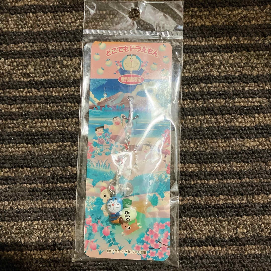 ドラえもん(ドラエモン)のどこでもドラえもん★鹿児島限定★西郷どん★桜島大根★根付★ストラップ エンタメ/ホビーのアニメグッズ(ストラップ)の商品写真