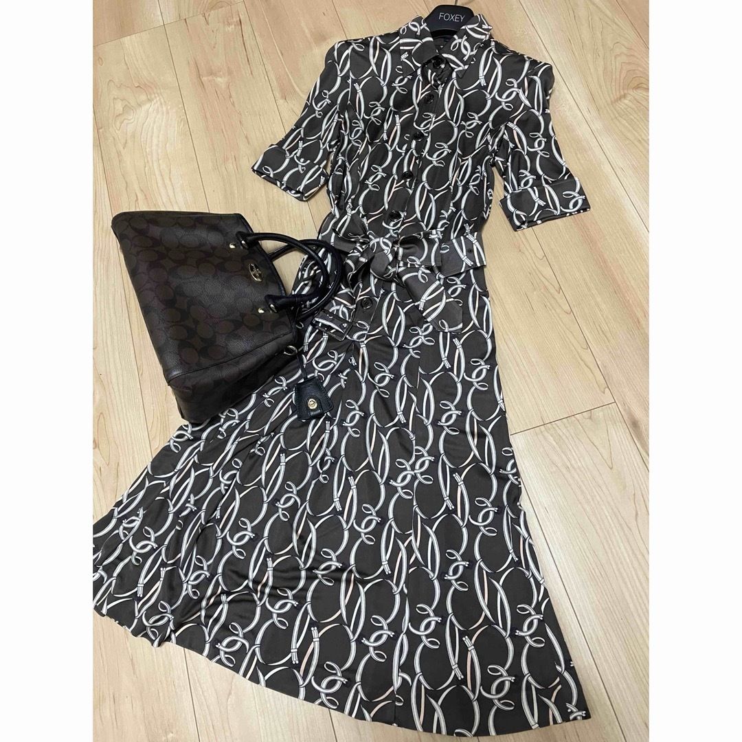新品 バーバリー ロンドン ワンピース シルク 柄 新品 バーバリー ロンドン ワンピース シルク 柄