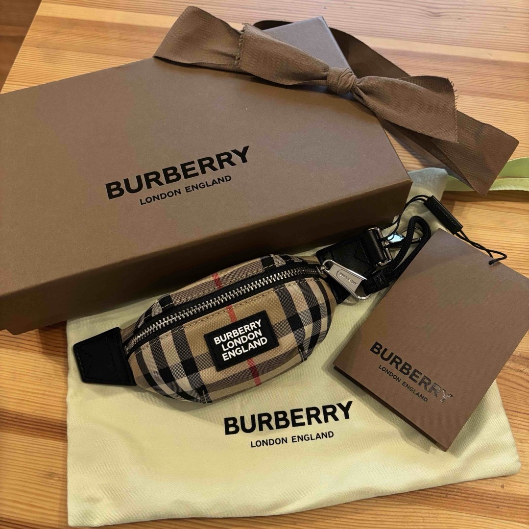 BURBERRY - バーバリー ノバチェック チャーム ベージュ スレ BURBERRY - バーバリー ノバチェック チャーム ベージュ スレ